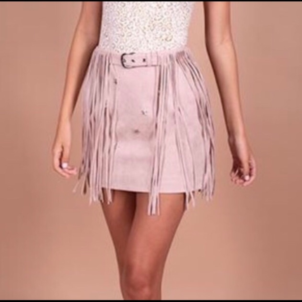 ISO not selling.  Kittenish everly skirt LARGE.